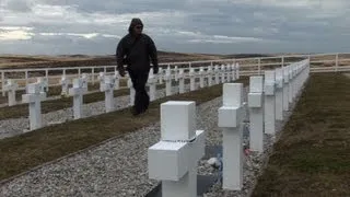 Argentine vets seek to mark unnamed Falklands graves