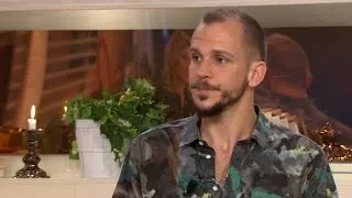 Gustaf Skarsgård om sin roll i Tjuvarnas jul och trollkarlens dotter - Nyhetsmorgon (TV4)