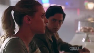 Riverdale Jughead 2x02 Ask for cheryls help + eating at pops