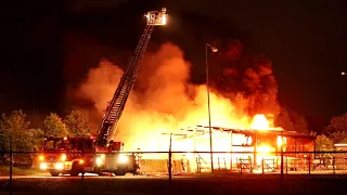 Grote brand bij Fries Congrescentrum in Drachten; Hond Juno alarmeert baasje