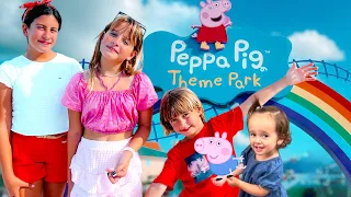 Toia em uma Historia divertida no Parque da Peppa Pig