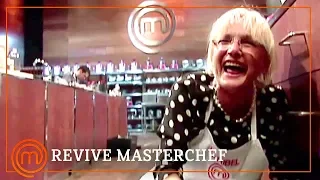 A Maribel le da un ataque de risa con la croquembouche | REVIVE MASTERCHEF