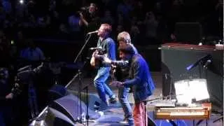 Noel Gallagher, Damon Albarn, Graham Coxon & Paul Weller perform Tender