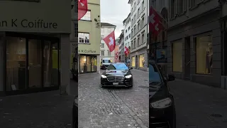 Das ist Schweiz. Was fahren die Reichen in Zürich. Neuer Mercedes in Zürich Zentrum. Europa #shorts