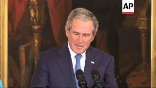 Former President Bush unveils White House portrait