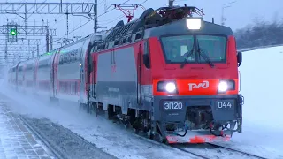 Электровоз ЭП20-044 со скорым двухэтажным поездом №740 "Москва  - Воронеж"