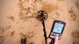 So many OLD SILVER Coins at this Beach! (Beach Metal Detecting)