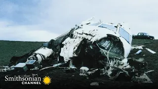 Nightmare Scenario: A Plane’s Landing Gear Refuses to Release 😱 Air Disasters | Smithsonian Channel