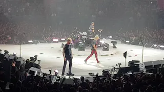 Zejście Metallica ze sceny.  Ulrich pluje na fanów wodą. Kraków