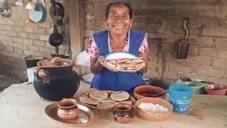 Preparando Unas Sabrosas MEMELITAS DE MANTECA Y UN CAFE DE OLLA | DOÑA LUPITA