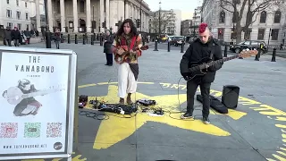 🇬🇧 [4K]  March 2023,Amazing Bouzouki player (Vanabond ) Trafalgar Square London.