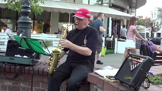 Саксофонист творит чудеса! Buskers! Street! Music!