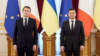 French President Macron meets Ukrainian President Zelenskyin Kyiv to try to ease tensions