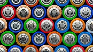 Как отличить аккумулятор от батарейки?