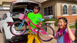 Jannie and Emma Learn How to Ride a Bike For a Race