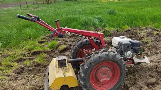 Обработка почвы мотоблоком  МТЗ на колесах 7.50/16 с белорусской фрезою