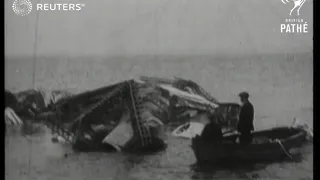 UK:  DISASTERS :Terrible disaster to R.38  giant  airship/ wreckage in the river humber (1921)