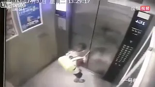 LiveLeak Umbrella causes the elevator to stop after the doors close on it