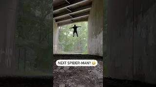 Real life Spiderman 😳😱