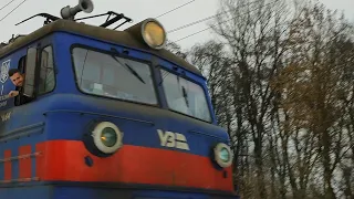 VL80k-084 with freight train