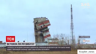 У Черкасах на хімічному комбінаті невдало спробували демонтувати дві старі вежі | ТСН Ранок