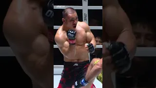 Shamil Erdogan 🇹🇷 folds Fan Rong with a body kick to start ONE Friday Fights 22! 🔥