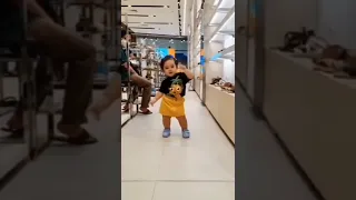 so cute 😍🥰 #cutebaby #viral #shorts cute baby dance 🥰🥰 #cutebaby #babyhug #kidsdance #shorts