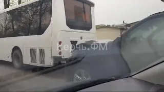 В Керчи произошло ДТП с рейсовым автобусом и БМВ