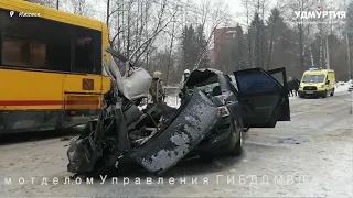 НОВОСТИ УДМУРТИИ | Водитель ВАЗа погибла в ДТП с автобусом в Ижевске