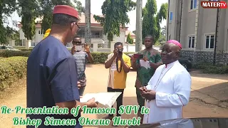 Bishop Simeon Nwobi receives car gift for his ministry