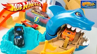 Hot Wheels Color Shifters Sharkport Showdown Trackset & Color Changing Car Toys