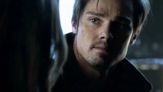 BATB VINCAT DRESSED IN BLACK