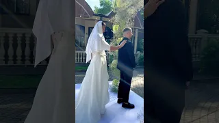 Выход друга жениха в свадебном платье)!