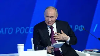 Путину предложили транслировать его речи на уличных экранах. Президенту такая идея понравилась!