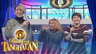 Tawag ng Tanghalan: Contestant takes picture with Vice and Amy