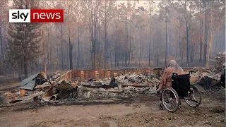 Australia bushfires: Families return to what's left of their homes