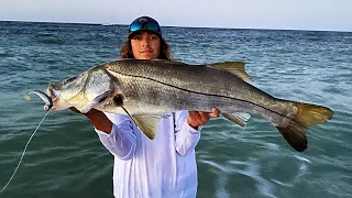 CATCHING GIANT SNOOK OFF THE BEACH ON LURES