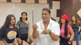 Neeche Foolo Ki Dukan Ganesh Aachaya Dance