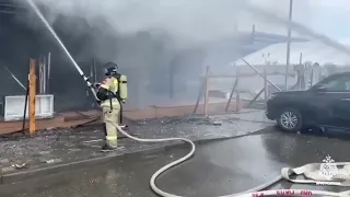 В аэропорту Минеральных Вод горит крыша терминала аэропорта