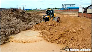 Great Working Expert DOZER SHANTUI DH17 C2 Removal Clearing Mud And Pushing Soil Making New Road