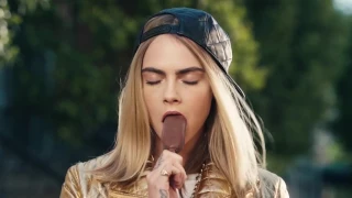 Release the Beast met Magnum Double  MAGNUM x MOSCHINO feat Cara Delevingne 1