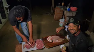 Pescamos e fizemos peixe assado e churrasco em nosso acampamento