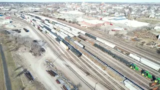 FLAT SWITCHING AND KICKING CARS at the UNION PACIFIC MARSHALLTOWN YARD!