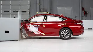 2019 Lexus ES 350 driver-side small overlap IIHS crash test