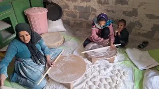 "The Nomadic Woman's Effort: Baking Bread for Neighbors.(@Pariya12)