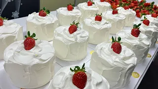 The cake is full of hidden strawberries! popular korean strawberry cake - Korean street food