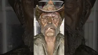 THE COCKS — Zsa Meets Lemmy Statue
