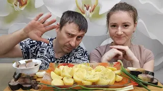 МУКБАНГ СКУМБРИЯ СЕЛЕДКА С КАРТОШКОЙ / ОБАЛДЕННО ВКУСНЫЙ УЖИН / MUKBANG MACKEREL POTATOES