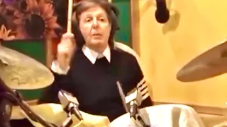 PAUL McCARTNEY records weird stuff at home studio