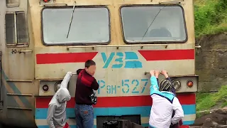 Прибытие электропоезда ЭР9М-551/527 на станцию Святошин